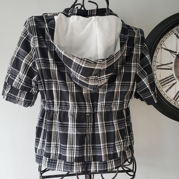 Short Sleeve Jacket - Picture 4 of 11